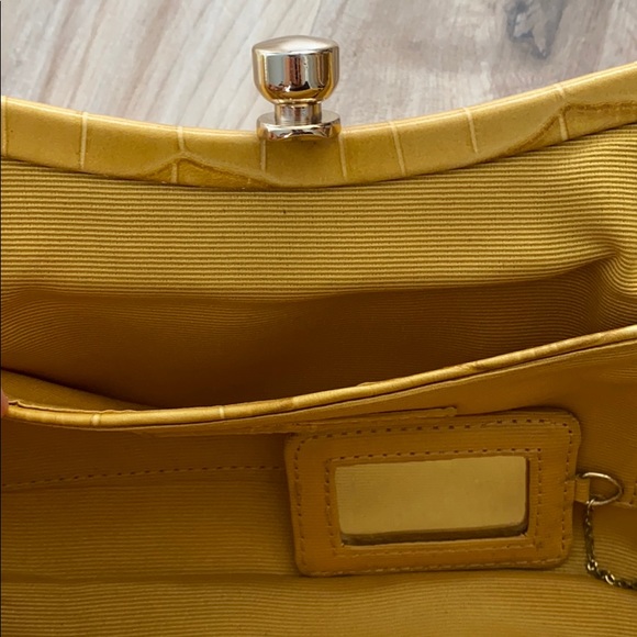 ❤️ Banana Republic Yellow Frame Lock Clutch - Picture 5 of 6